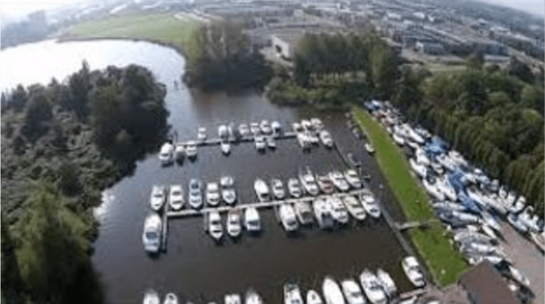 Luchtfoto van Jachthaven ZWV West-Knollendam